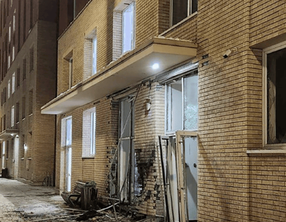 俄三防部队司令基里洛夫在莫斯科居民楼爆炸中身亡，俄媒：已有两名嫌疑人被捕