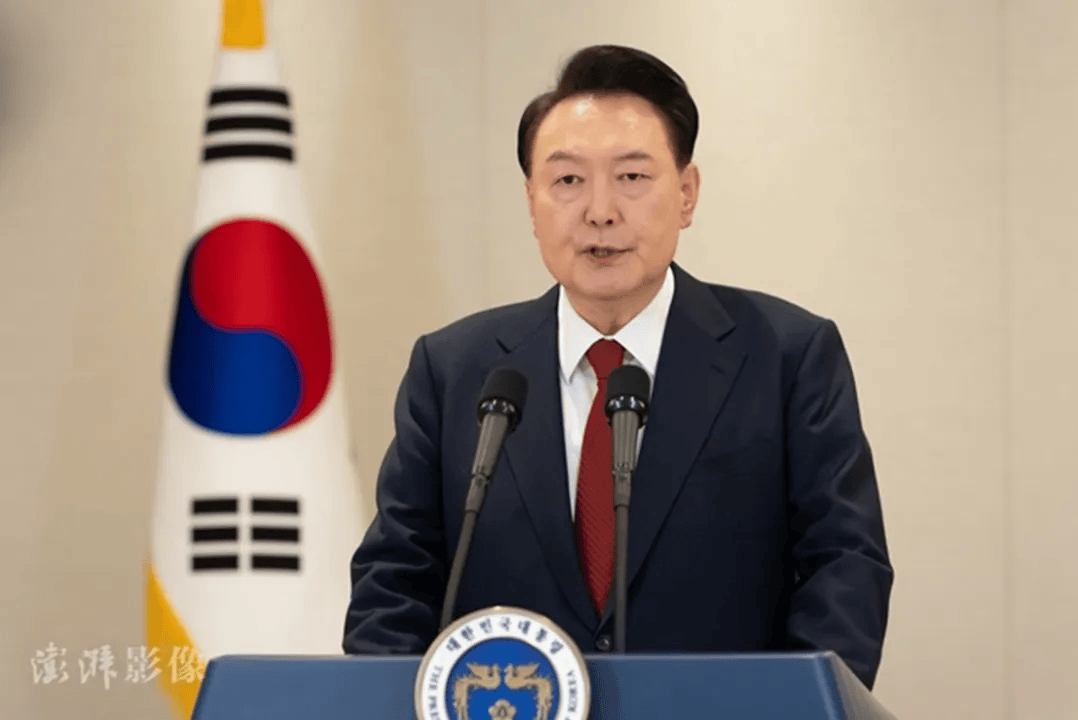 今日突发！调查人员突破韩总统官邸内两道阻拦线，与警卫正在对峙