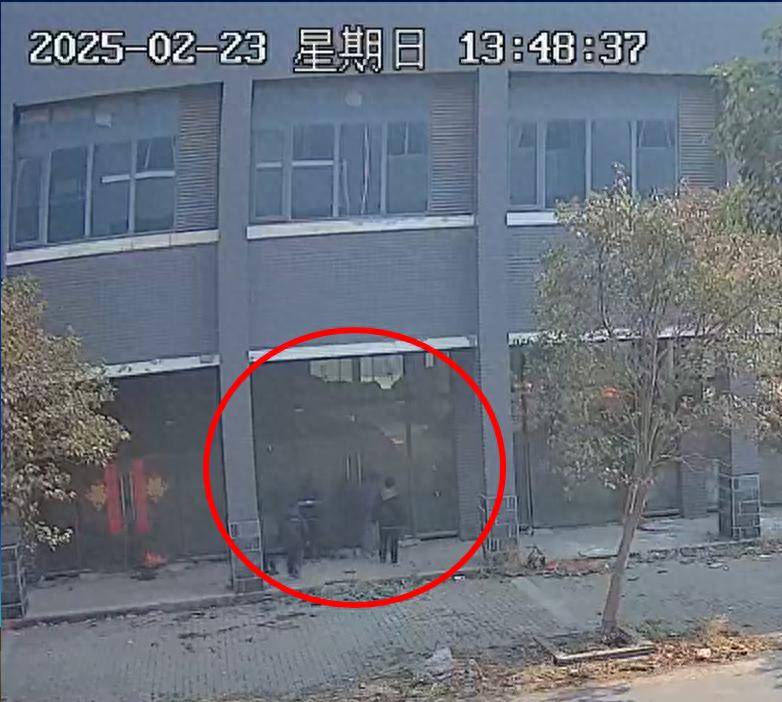 6名小学生放花炮往大楼门缝里塞，烧毁捕鱼网具损失约400万；受灾渔民：将起诉孩子监护人