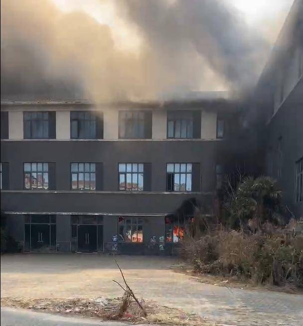6名小学生放花炮往大楼门缝里塞，烧毁捕鱼网具损失约400万；受灾渔民：将起诉孩子监护人