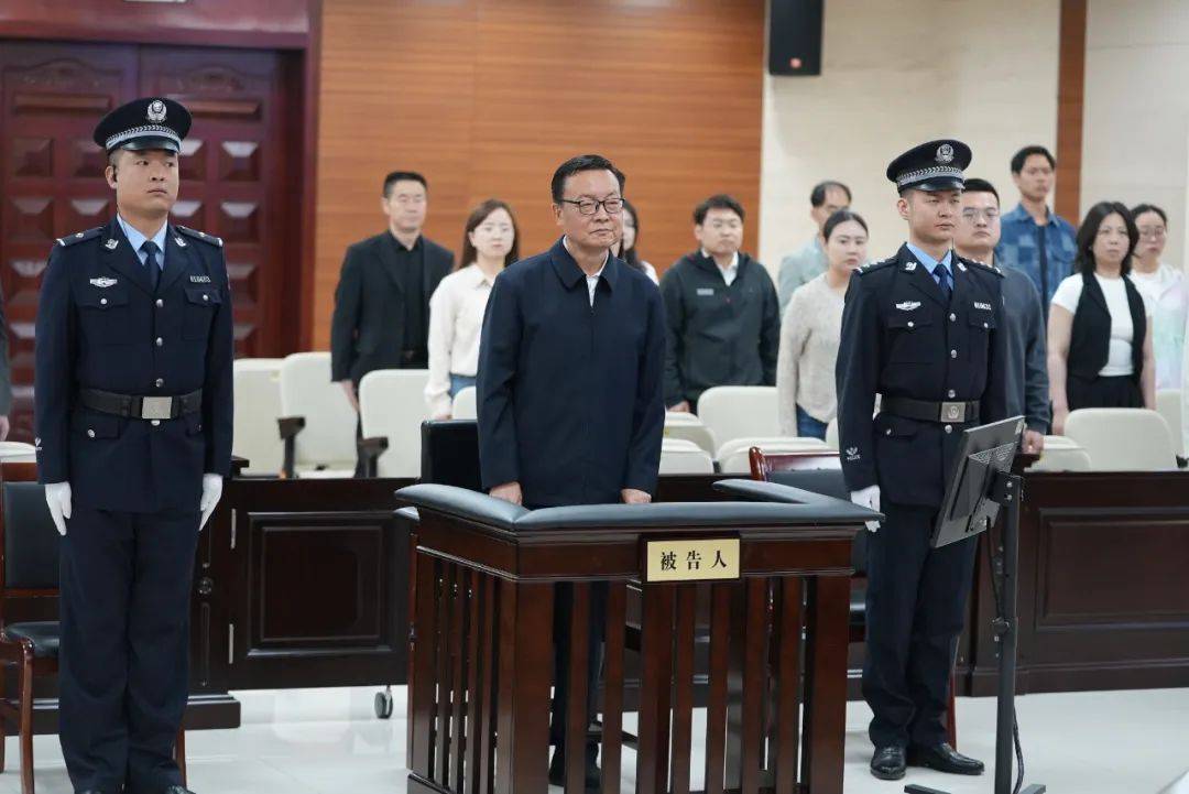 【重磅】8.22亿巨贪李鹏新被判死缓！终身监禁不得减刑，腐败细节触目惊心
