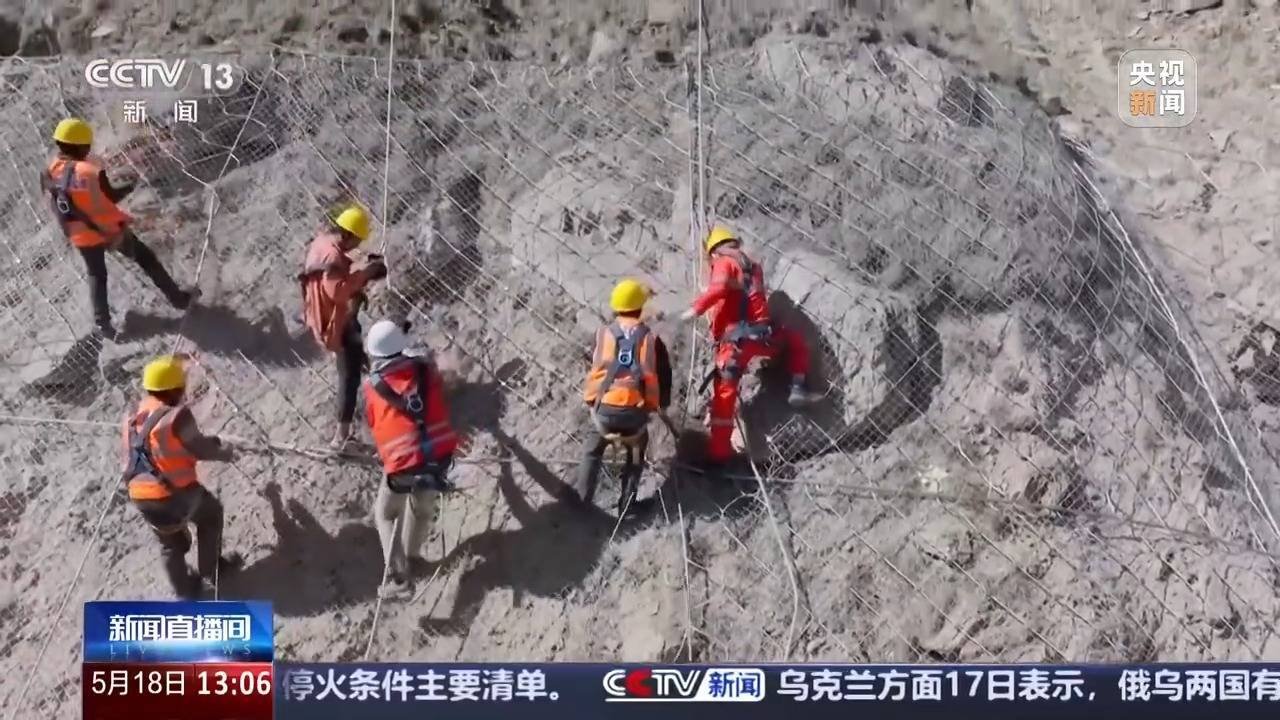 三十二年坚守铺就天山通途 他是“最美公路”背后的守护者