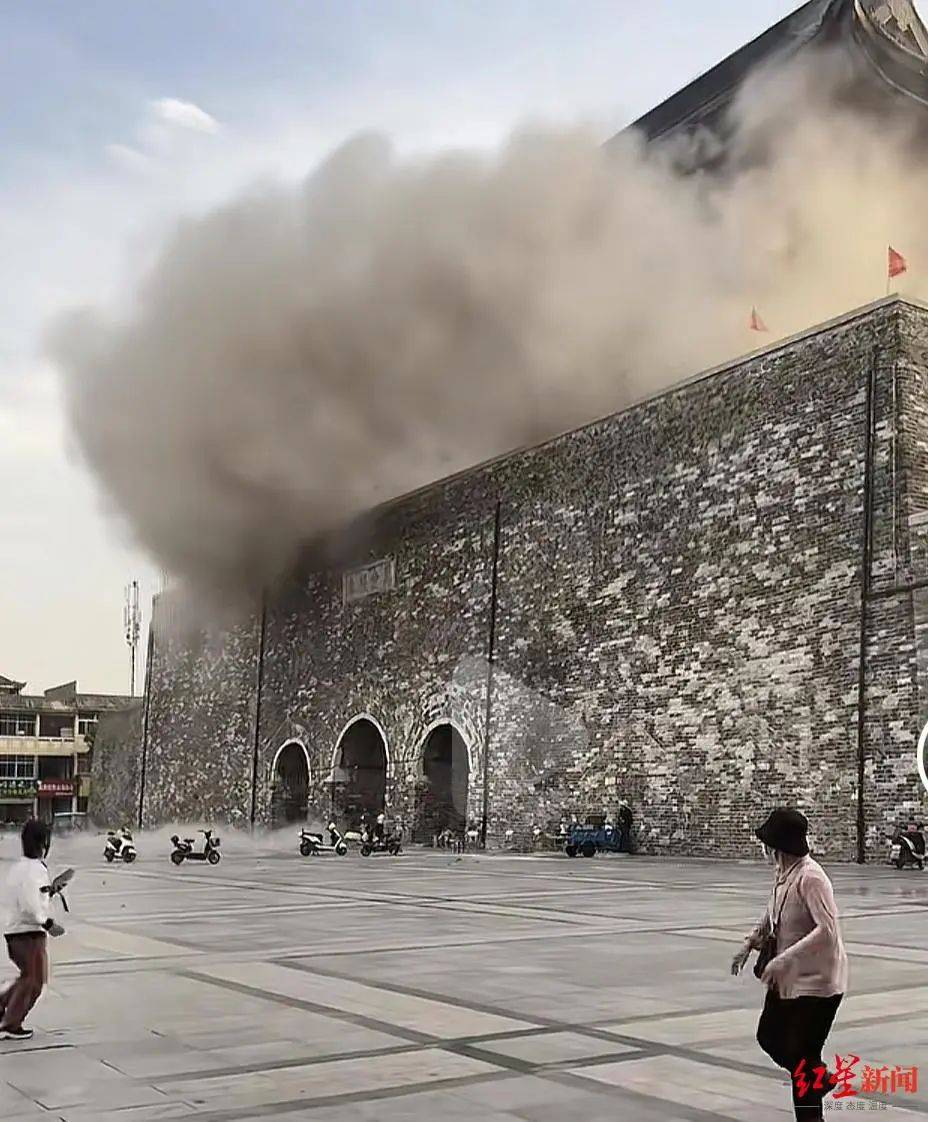 “凤阳鼓楼塌了”登热搜第一，当地通报：去年3月维修竣工，已成立调查组